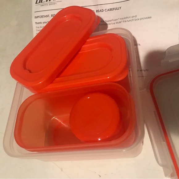 Ultra Arctic zone original expandable lunch box. New with tag. - Picture 4 of 12